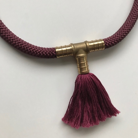 Burgundy rope necklace with brass piece and tassel - Picture 3 of 4